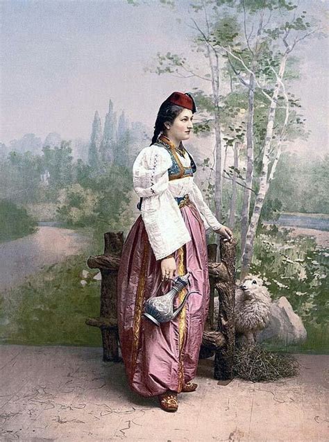 Old Picture Of Bosnian Woman 民族衣装 肖像写真 モノクロ写真