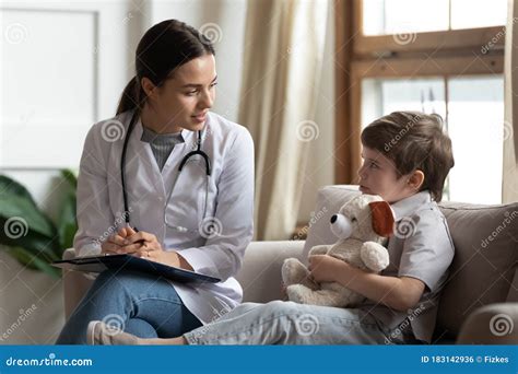 Pediatrician Talk Consult Little Child At Meeting In Hospital Stock