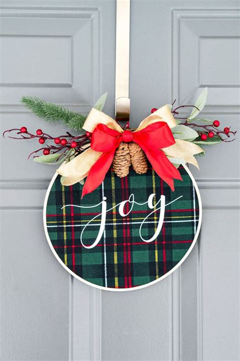 However i do have a confession as i often move a hoop along. 5 Unique DIY Christmas Door Decorations