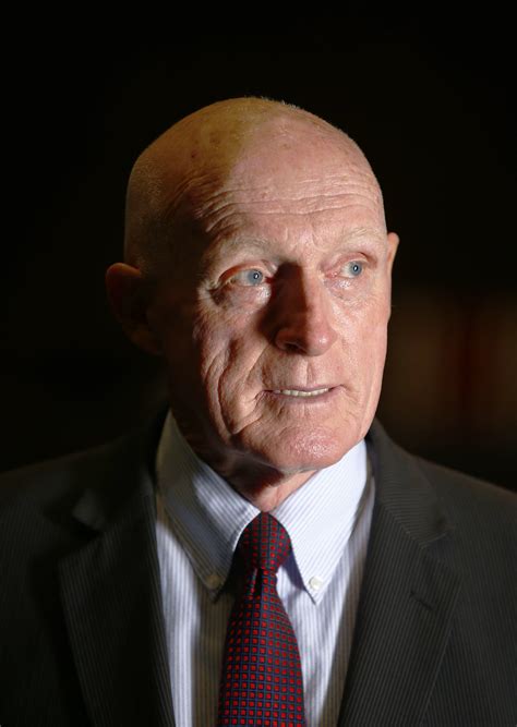 Raiders owner: Colin Kaepernick would be welcomed 'with open arms,'