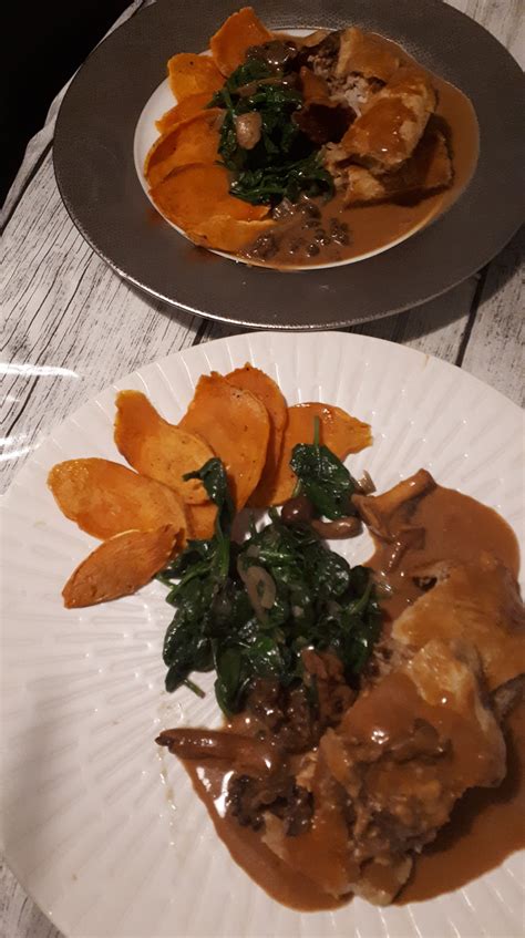 Filet mignon de veau en croûte farci aux champignons