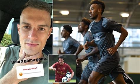 Arsenal Star Aaron Ramsey Shows Off New Beard Free Look Ahead Of New Season Daily Mail Online
