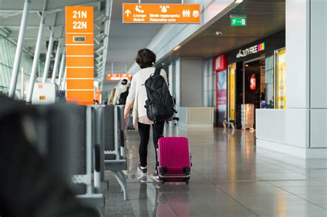 Co Wykrywają Papierki Na Lotnisku - Odprawa na lotnisku – praktyczne porady krok po kroku - Podróże