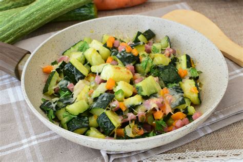 Il nome deriva da una storpiatura dialettale capovolgete il tortino, aggiungete ancora un po' di olio nella padella e cuocete ancora qualche minuto. ZUCCHINE saltate in PADELLA CONTORNO con Prosciutto Cotto ...