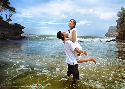 Berikut kami rekomendasikan beberapa ide konsep foto prewedding di tepian pantai yang bisa kamu coba dengan pasangan terkasih. Hunting Foto Prewedding Di Pantai