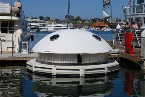 For another gallery of houseboat designs and more info, click here