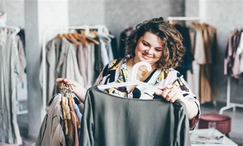 6 Ways To Accessorize Plus Size Clothing