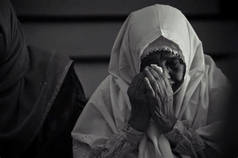 Encourage, repay parents, respect parents. ADAKAH SYURGA KEMBALI KE BAWAH TAPAK KAKI IBU SETELAH ...