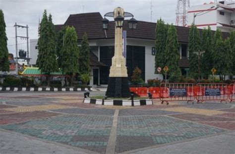 Tugu Pemandengan Monumen Bersejarah Yang Menjadi Titik Pemusatan