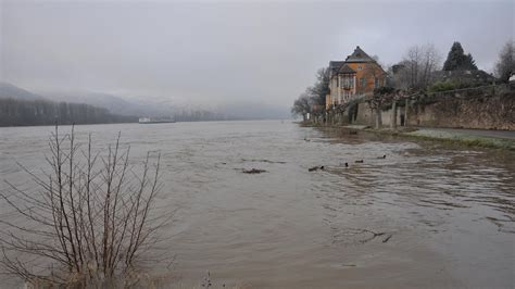 Maybe you would like to learn more about one of these? Leichtes Hochwasser in Andernach - Bilder - Rhein-Zeitung