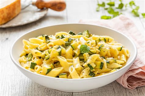 Se ti piacciono queste zucchine trombetta al forno , vieni a vedere anche le altre ricette di zucchine trombetta. Ricetta Pasta con zucchine - Cucchiaio d'Argento