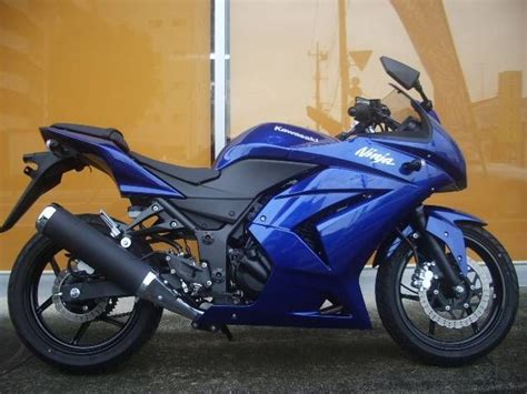 Welcome to kawasaki and welcome the iconic ninja brand. Kawasaki Ninja 600...mine had purple and pink and blue ...