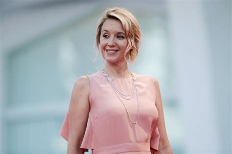 Page officielle de l'actrice française ludivine sagnier (gérée par un administrateur). LUDIVINE SAGNIER at Lovers Premiere at 77th Venice Film ...