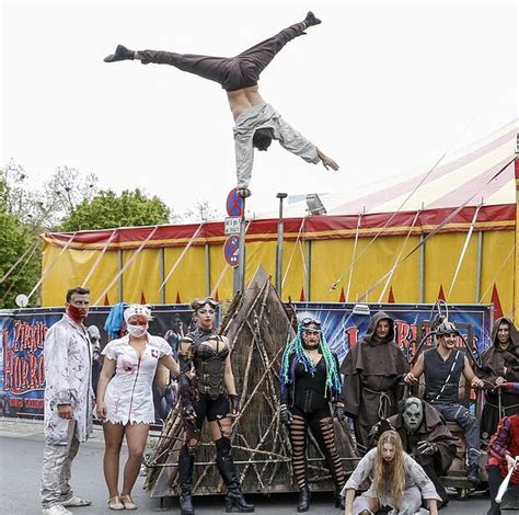 Horror Zirkus Artisten Leistungen Und Show Des Schreckens