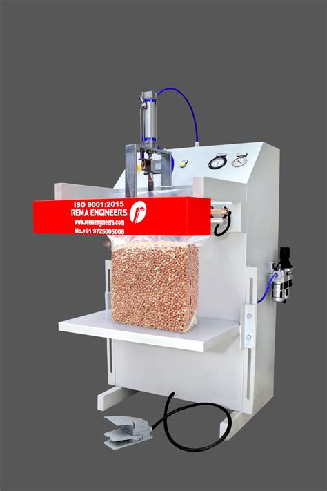 Vacuum chamber machines or vacuum packing machines are used to evacuate the air around perishable goods such as food products like cheese and meat whose extension of shelf life is desired. Single chemical powder vacuum packing machine, 250kg-800kg ...