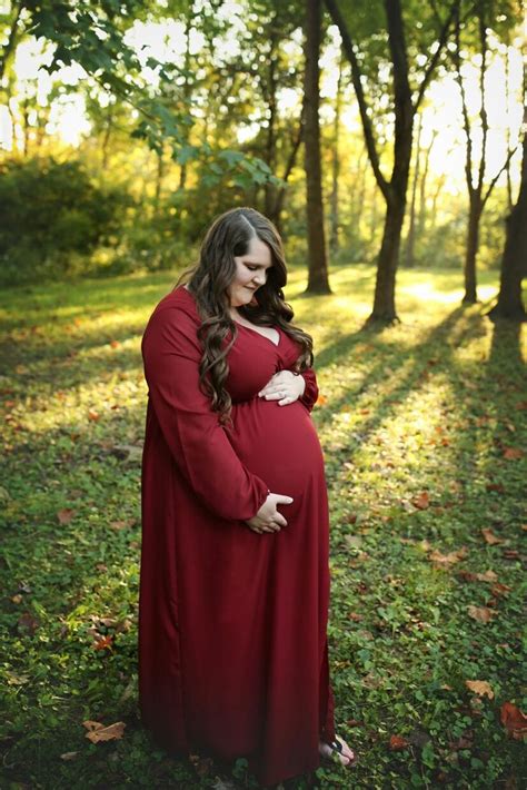 Plus Size Maternity Photography In 2024 Maternity Pictures Plus Size