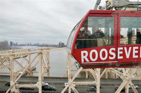 Chaque jour, des dizaines de milliers de personnes traversent. New York - Téléphérique de Roosevelt Island
