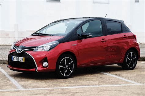 Maybe you would like to learn more about one of these? Testes: Toyota Yaris Hybrid Square Collection