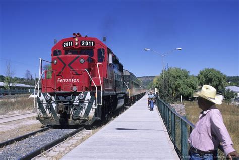 Mexicos Copper Canyon Train In Creel Chihuahua México Celebrar La