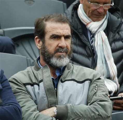 Célébrités eric cantona footballeur style de barbe actrice. EM 2016: Warum Eric Cantona Joachim Löws Griff in die Hose ...