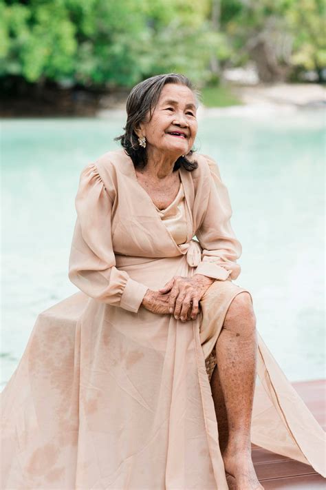 look 90 year old nanay shows off ageless beauty in viral photo shoot philstar life