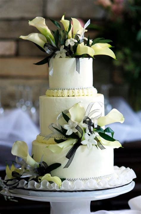 Woods Chapel Orono Mn Calla Lily Wedding Cake Wedding Cake Fresh