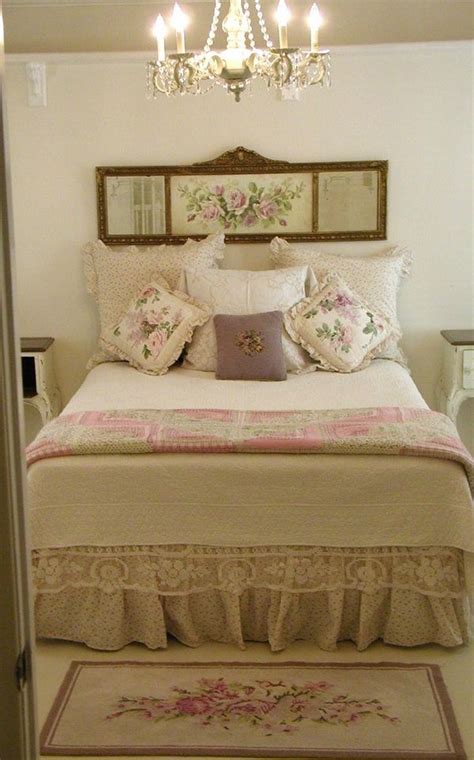 This panel bed comes in your choice of available size and has a soft white finish. 40 Comfy Cottage Style Bedroom Ideas | Cottage style ...