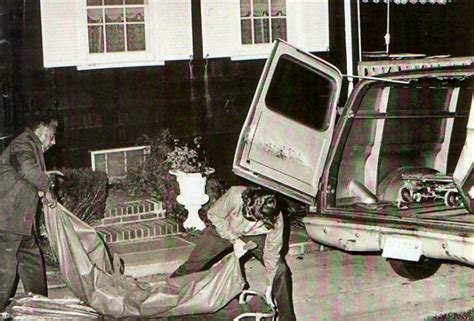 Mass murderer who shot his. Ronald DeFeo - Criminalia, la enciclopedia del crimen