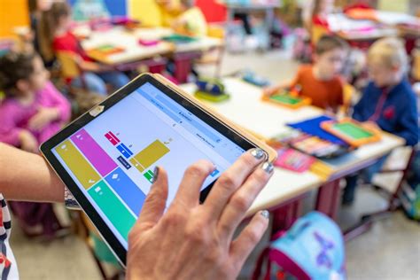 Bild Zu Digitalisierung Der Schulen Tablets Für Schüler Des Mtk