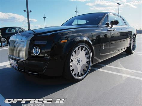 Phantom turns preconception on its head. Dubbelop: 2x RR Phantom Coupé met 24" Forgiato's - Autoblog.nl