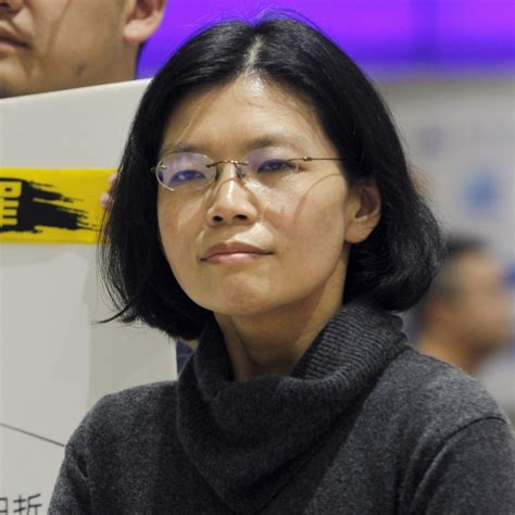 wife of taiwan activist lee ming che jailed by china will attend donald trump s state of the