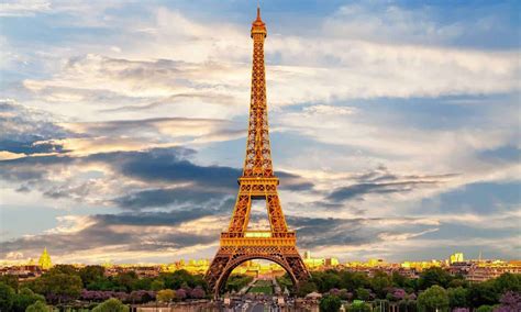A Torre Eiffel Foi Construída Para O Evento