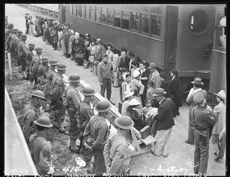 Photo exhibit examines detention of Japanese-Americans during World War II - Chicago Tribune