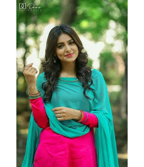 Pin By Gurimalhi On ☞punjabñ☜ Stylish Girl Images Punjabi Models