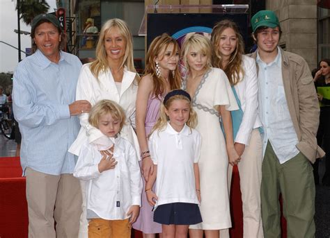 This was long before elizabeth olsen was born, but the show and her sisters' subsequent fame would be a big influence on her childhood. Mary-Kate and Ashley Olsen Parents: Dad Dave Drove Their ...