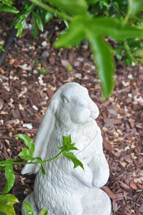 Paint Garden Statues - Easy Garden DIY Project - Hydrangea Treehouse