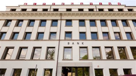 During the entire fund lifecycle, managers have access to a comprehensive range of fund service solutions and a broad variety of securities services such as foreign exchange and cash services that draw on the bank's global expertise Banken: Alternative Bank mit weniger Neukunden ...