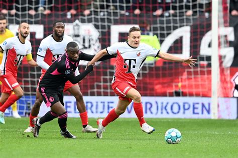 Feyenoord hold advantage as top three in Eredivisie all draw - DutchNews.nl