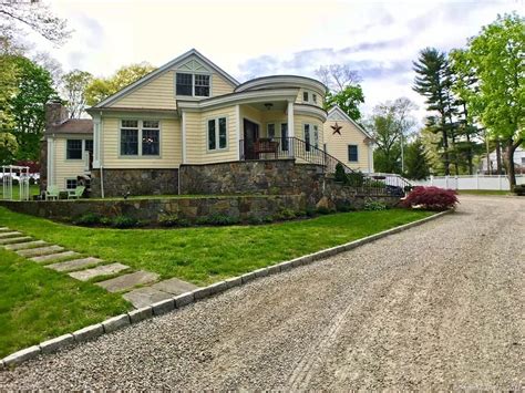 Stone Driveway 2 Duck Pond Road Norwalk CT 06855-2023 | DoAwalkTHRU.com