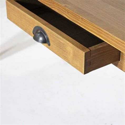 Meuble en pin massif vous propose une large gamme de meubles en pin massif de fabrication artisanale et peints à la main. Table rectangle 210x90, 1 tiroir en pin massif ciré miel ...