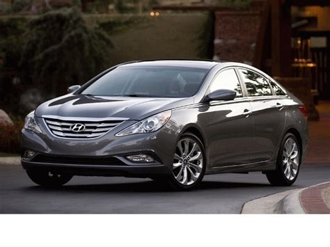 Conventional wisdom has it that today's car buyers are in full swoon over suvs, spurning the humble sedan that has served as america's benchmark family transport for decades. Midsize Sedan Buyer's Guide - Kelley Blue Book