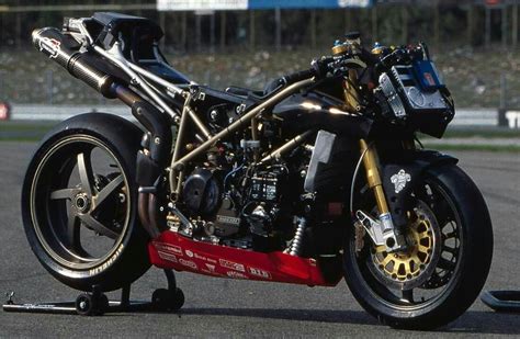 Grand prix motorcycle racing is the premier class of motorcycle road racing events held on road circuits sanctioned by the fédération internationale de motocyclisme (fim). Pin von Hans-Walter Dörr auf Moto GP | Ducati, Ducati ...