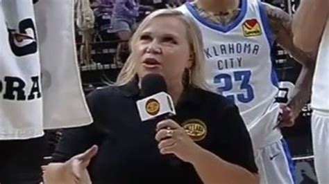 Meet Holly Rowe The Espn Reporter Whose Awkward Live Tv Interview With