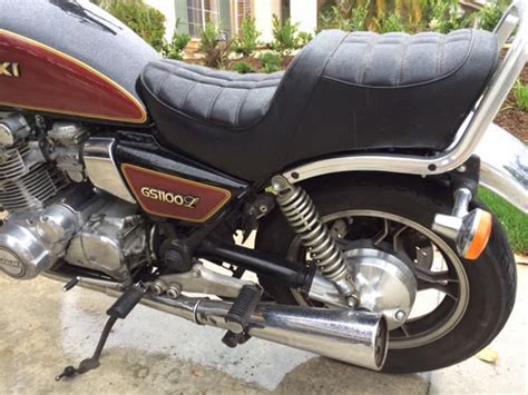 The 1982 suzuki gs650g came with shaft drive, adjustable suspension (rebound and preload in the back, and air valves on the front), double disk brakes on the front, a single disk on the back, a really cool lighted gear indicator on the dashboard. 1982 Suzuki GS1100L