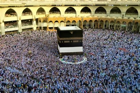Malam nisfu sya'ban adalah malam yang penuh berkah sebagai malam kelahiran imam zaman. 5 Amalan di Bulan Sya'ban Sebagai Penambah Amal Kebaikan
