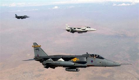 High gain antena digunakan untuk mengirimkan data dalam jumlah besar, termasuk gambar teleskop. GAMBAR PESAWAT TERBANG: jet tempur SEPECAT Jaguar ...