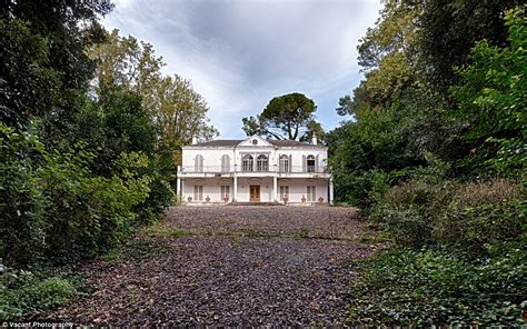 The Haunting Images Of An Abandoned Italian Villa Daily Mail Online