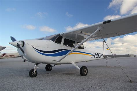 Production resumed in 1997 as skyhawk 172r and skyhawk sp, based on cessna 172b. C172SP - 405SP - T&G Flying Club