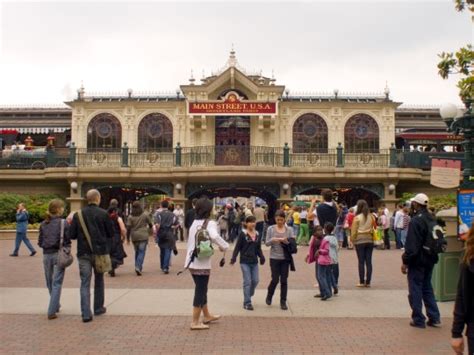 Disneyland Paris Evacuated Reports Of Suspicious Package At Train