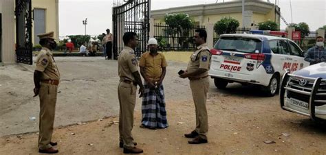 లారీ డ్రైవర్‌ను బెదిరించి దోపిడీ Threatening Lorry Driver Mrgs Telangana